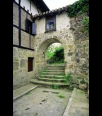 Mediaeval gate of Leintz Gatzaga © Pello Lopez