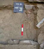 Enterramiento en el nivel más antiguo de la necrópolis del convento de Santa Teresa (San Sebastián) © Fundación Arkeolan